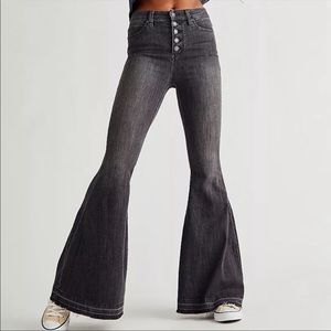 NWT FREE PEOPLE Irreplaceable Black Flare Jeans